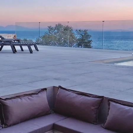 빌라 Aquaterra Luxurious Seafront Kefalonia Skala